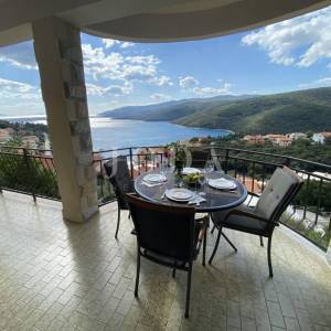 Rabac, kuća sa četiri stambene jedinice, te predivnim pogledom na more