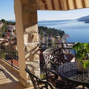 Rabac, kuća sa četiri stambene jedinice, te predivnim pogledom na more