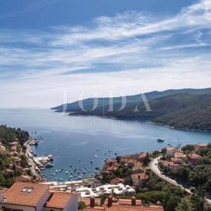 Rabac, kuća sa četiri stambene jedinice, te predivnim pogledom na more