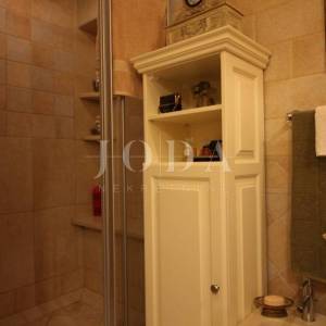 Rabac, kuća sa četiri stambene jedinice, te predivnim pogledom na more