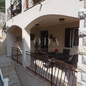 Rabac, kuća sa četiri stambene jedinice, te predivnim pogledom na more