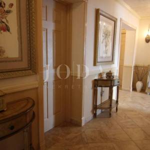 Rabac, kuća sa četiri stambene jedinice, te predivnim pogledom na more