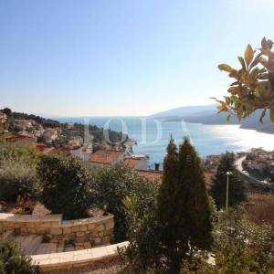 Rabac, kuća sa četiri stambene jedinice, te predivnim pogledom na more