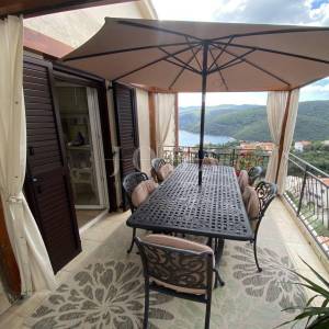 Rabac, kuća sa četiri stambene jedinice, te predivnim pogledom na more