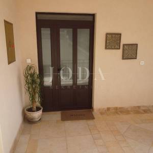 Rabac, kuća sa četiri stambene jedinice, te predivnim pogledom na more