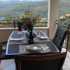 Rabac, kuća sa četiri stambene jedinice, te predivnim pogledom na more