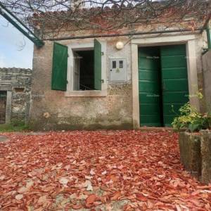 Rakalj, kamena kuća s 1.920 m² građevinskog zemljišta