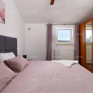 Raša, kuća s bazenom i pogledom na more