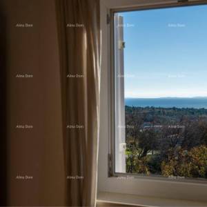 Raša, kuća s bazenom i pogledom na more