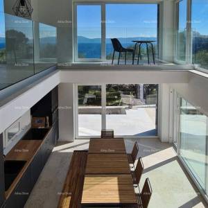 Blizina Labina!Moderna vila s grijanim bazenom i pogledom na more