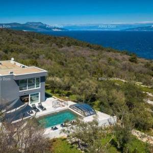 Blizina Labina!Moderna vila s grijanim bazenom i pogledom na more