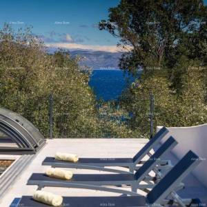 Blizina Labina!Moderna vila s grijanim bazenom i pogledom na more