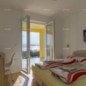 Raša, Šarmantna apartmanska kuća s bazenom i panoramskim pogledom na more