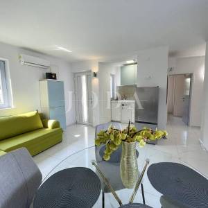 Ravni, dvosobni stan sa pogledom na more