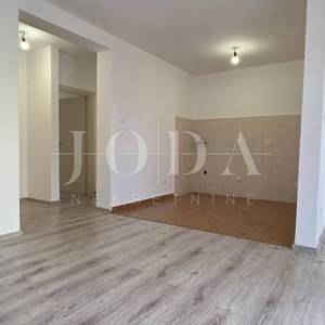 Renoviran trosoban stan s dvorištem i pogledom na more – Crikvenica, 52 m²