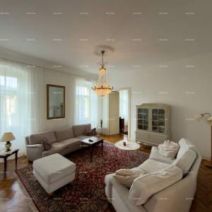 Renovirani stan u Centru Pule!