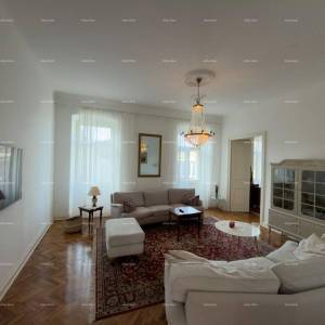 Renovirani stan u Centru Pule!