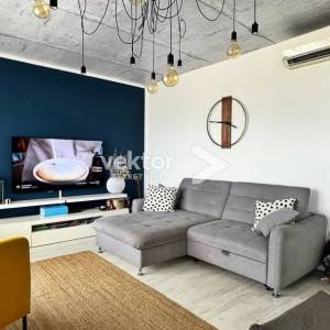 Rešetari-moderan stan s terasom, okućnicom i pogledom na more 