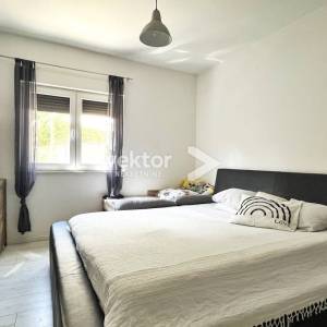 Rešetari-moderan stan s terasom, okućnicom i pogledom na more 