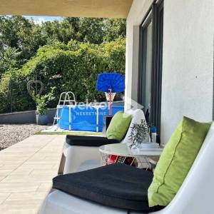 Rešetari-moderan stan s terasom, okućnicom i pogledom na more 