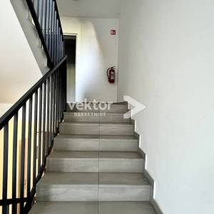 Rešetari-moderan stan s terasom, okućnicom i pogledom na more 