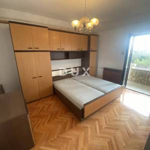 RIJEKA, BARETIĆEVO - Trosoban stan, okućnica