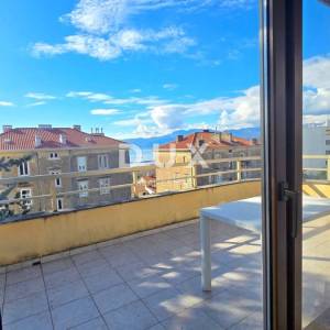 RIJEKA, BELVEDER - Prostrani gospodski stan u povijesnoj vili s pogledom, 266m2