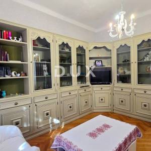 RIJEKA, BELVEDER - Prostrani gospodski stan u povijesnoj vili s pogledom, 266m2