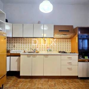 RIJEKA, BELVEDER - Prostrani gospodski stan u povijesnoj vili s pogledom, 266m2