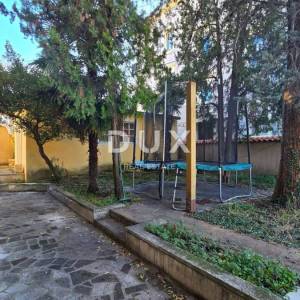 RIJEKA, BELVEDER - Prostrani gospodski stan u povijesnoj vili s pogledom, 266m2