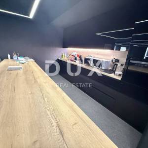 RIJEKA, CENTAR - Poslovni prostor, 275 m2, uređeno, 2. kat!