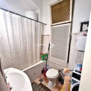 Rijeka, Centar – prostran stan s 2 spavaće sobe, blizina Korza