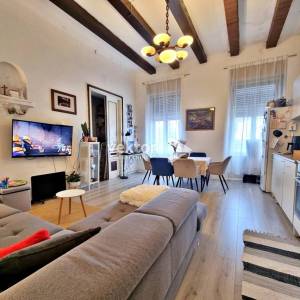 Rijeka, Centar – prostran stan s 2 spavaće sobe, blizina Korza