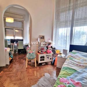 Rijeka, Centar – prostran stan s 2 spavaće sobe, blizina Korza