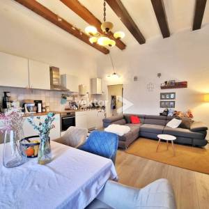 Rijeka, Centar – prostran stan s 2 spavaće sobe, blizina Korza