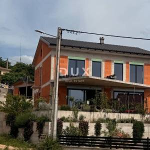 RIJEKA, KRALJEVICA - samostojeća kuća NOVOGRADNJA s garažom i pogledom na more! PRILIKA!