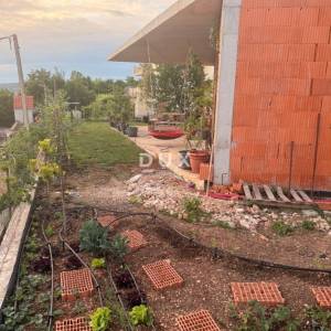 RIJEKA, KRALJEVICA - samostojeća kuća NOVOGRADNJA s garažom i pogledom na more! PRILIKA!