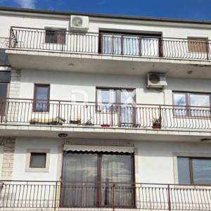 RIJEKA, MARINIĆI - etaža kuće s tri stambene jedinice i pogledom na Kvarner, 113m2
