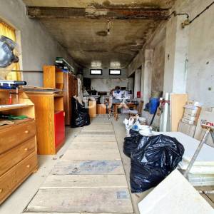 RIJEKA, ŠKURINJE - kuća s dva stana i garažom