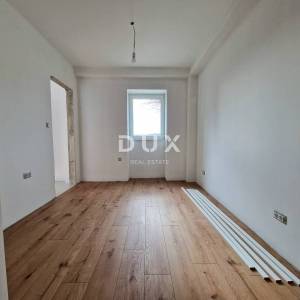 RIJEKA, ŠKURINJE - kuća s dva stana i garažom