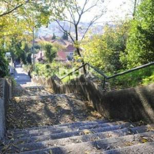 RIJEKA, TRSAT - Građevinsko zemljište 1000m2 s pogledom na more za stambenu zgradu-stanove/obiteljsku kuću