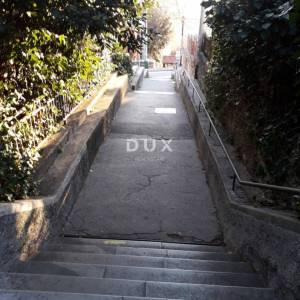 RIJEKA, TRSAT - Građevinsko zemljište 1000m2 s pogledom na more za stambenu zgradu-stanove/obiteljsku kuću
