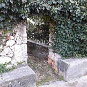 RIJEKA, TRSAT - Građevinsko zemljište 1000m2 s pogledom na more za stambenu zgradu-stanove/obiteljsku kuću