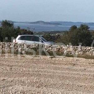 Rogoznica, prodaja zemljište 10003m2, pristup autom, voda