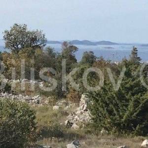 Rogoznica, prodaja zemljište 10003m2, pristup autom, voda