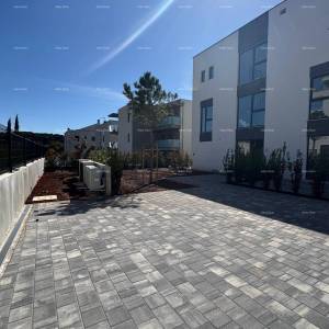 ROVINJ - Novogradnja, veliki stan na TOP lokacije / B