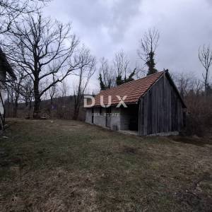 SABORSKO - Useljiva kuća s prostranom okućnicom 1.369 m² u blizini Plitvičkih jezera!