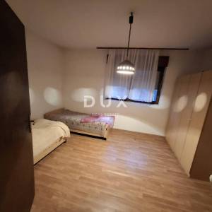 SABORSKO - Useljiva kuća s prostranom okućnicom 1.369 m² u blizini Plitvičkih jezera!