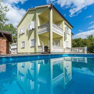 Samostojeća kuća sa četiri apartmana i bazenom