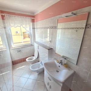 Samostojeća obiteljska kuća u blizini mora! Pješčana uvala.